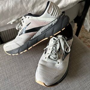 Brooks Adrenaline GTS 22 ✨ Grey and Pink Sneaker 👟